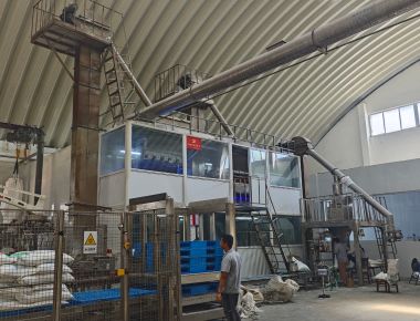 Complete industriële productielijn voor geautomatiseerd wegen en zakken van zout